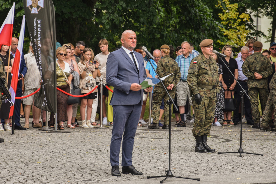 Przemówienie Wicestarosty W. Szczudło podczas uroczystości związanych ze złożeniem przysięgi przez żołnierzy 1 Podlaskiej Brygady Obrony Terytorialnej