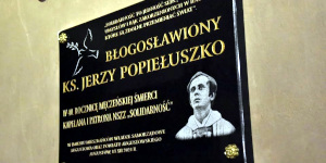 Odsłonięto tablicę poświęconą bł. Ks. Jerzemu Popiełuszce